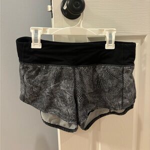 Lululemon size 4 speed up low rise shorts with 2.5 inch seam!